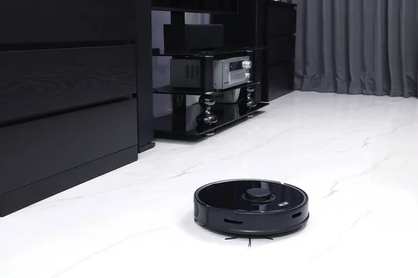 Agradable Negro Moderno Escaneo Automático Robótico Vacío Está Escindiendo Suelo — Foto de Stock
