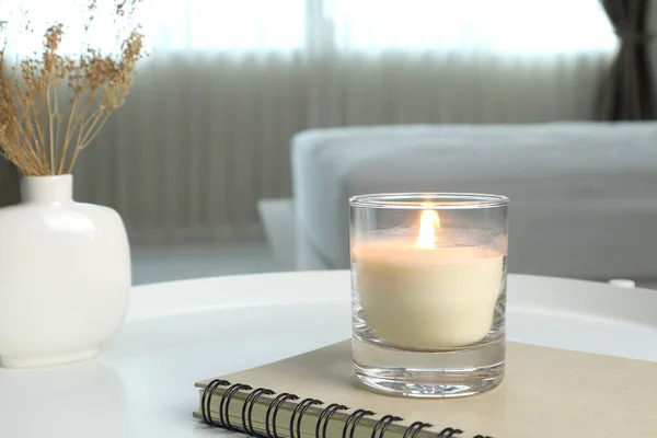 Luxury Lighting Aromatic Scented Candle White Metal Table Ceramic Vase — Stock Photo, Image