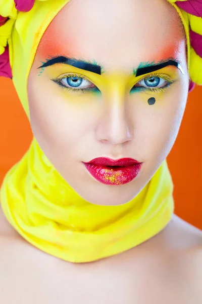 Retrato Maquillaje Creativo Con Acentos Brillantes Primavera — Foto de Stock