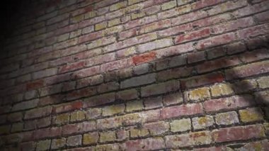 Tuğla yolda yürüyen Gölge Adam 4K döngüsünde, ince bir sis hareketiyle tuğla yolda yürüyen bir adamın gölgesini gösteriyor..