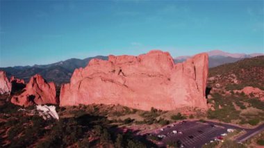 Garden of the Gods Colorado Drone View 8 4K features a view from a drone flying over the main parking area toward a large rock formation in the Garden of the Gods, Colorado.  