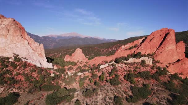 Garden Gods Colorado Drone View Features View Drone Flying Left — Vídeo de stock