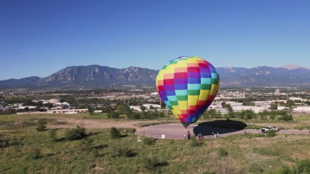 Hot Air Balloon Προσγείωση Just Labor Day Colorado Springs Διαθέτει — Αρχείο Βίντεο