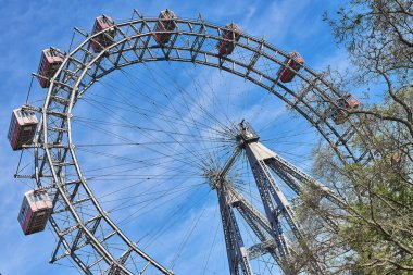 Avusturya, Viyana 'daki Prater lunaparkında dönme dolap.