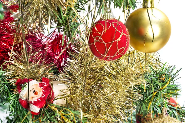 白い背景に色のボールとノエルの図とクリスマスの装飾のクローズアップ — ストック写真