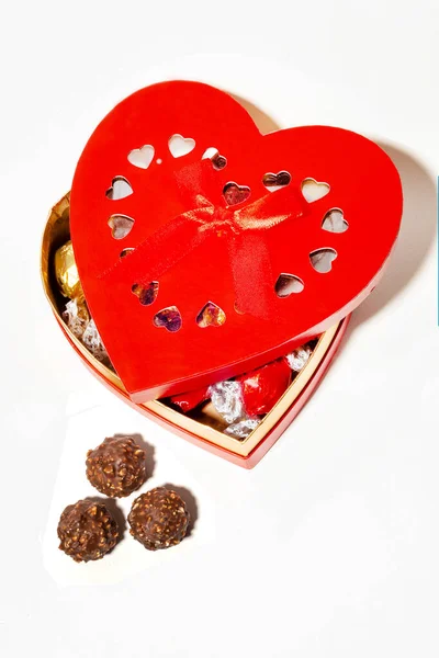 Шоколадная Коробка Форме Сердца Белом Фоне — стоковое фото