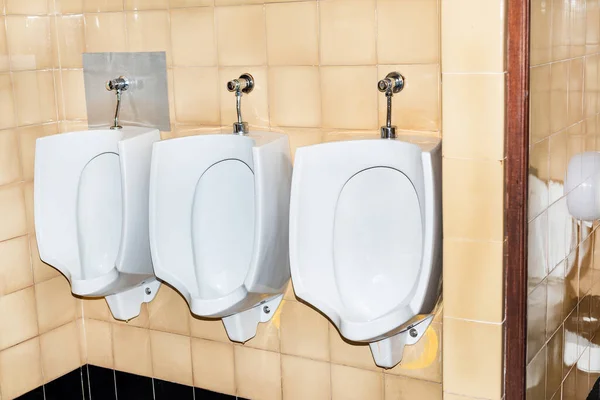 Urinarios Blancos Baño Público Para Hombres Tenerife España — Foto de Stock