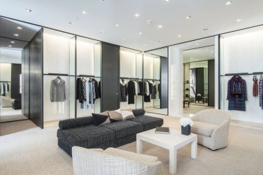 Kyiv, Ukrayna, 28 Temmuz 2018. Chanel Butik 'in içi - lüks moda galerisi. Satış Salonu Sergisi.