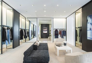 Kyiv, Ukrayna, 28 Temmuz 2018. Chanel Butik 'in içi - lüks moda galerisi. Satış Salonu Sergisi.