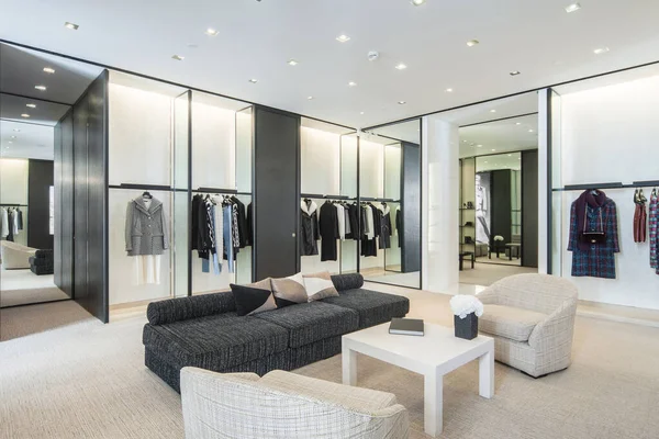 Kyiv, Ukrayna, 28 Temmuz 2018. Chanel Butik 'in içi - lüks moda galerisi. Satış Salonu Sergisi.