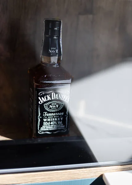 Kiev Ukraina September 2021 Flaska Jack Daniels Whisky Köksskåpet — Stockfoto