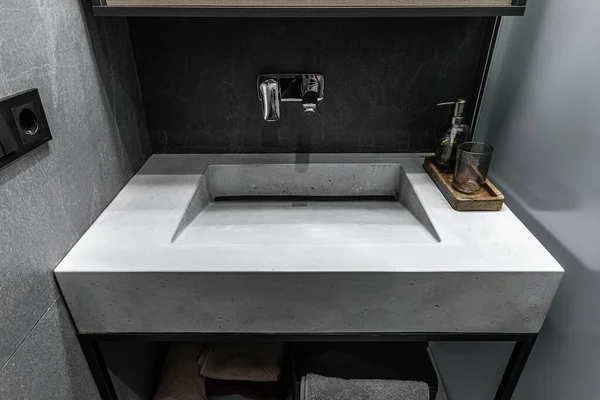 Modern Concrete Washbasin Chrome Faucet Stylish Soap Dispenser Imagens Royalty-Free