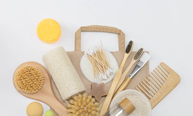 Kişisel hijyen ve yiyecek için farklı ekolojik nesneler. Sıfır atık.