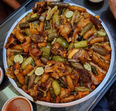 Doldurulmuş kabak, kabak, ilik, mahshi veya kabak tabağı..