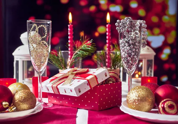 Bougies Rouges Lumières Boules Dorées Décorations Noël Sur Table Gros — Photo