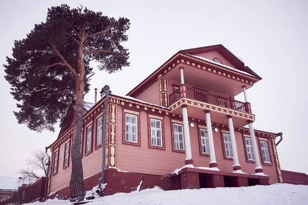 Vintage Traditional Wooden House Columns Winter View — Stockfoto