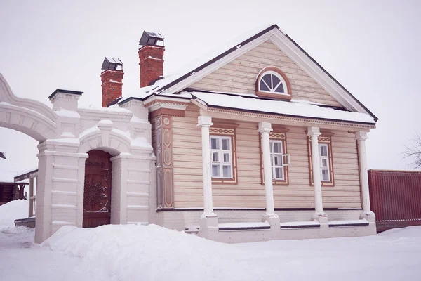 Vintage Traditional Wooden House Columns Winter View — стоковое фото