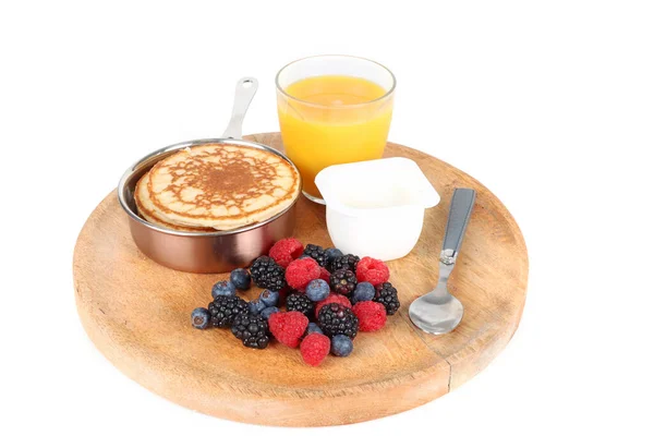 Pancake Dengan Buah Merah Blueberry Raspberry Dan Blackberry Dengan Latar — Stok Foto