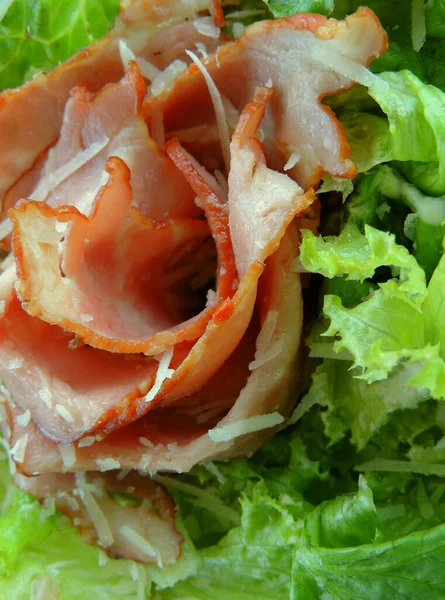 Speckscheiben Auf Salatblättern Detaillierte — Stockfoto