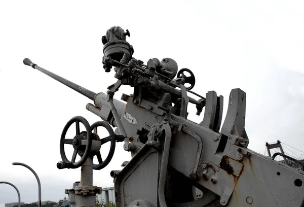 Antiguo Arma Antiaérea Rusa Sobre Edificios Ciudad —  Fotos de Stock