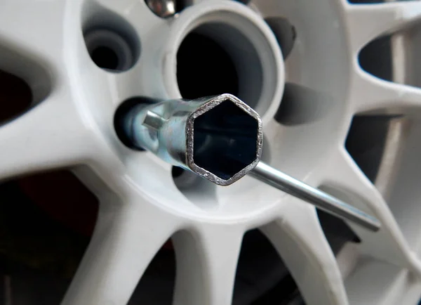 Wheel Wrench Mounting Car Wheel Rim — Fotografia de Stock