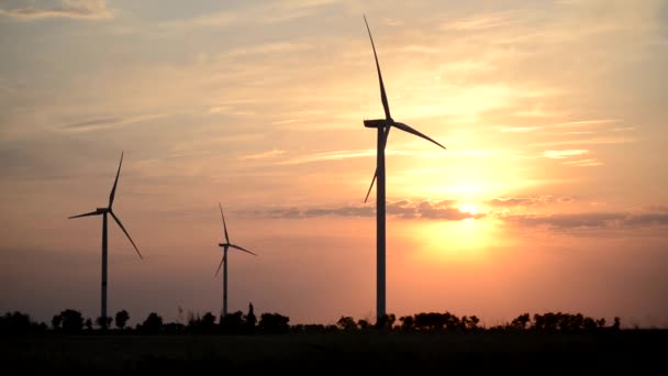Windturbinegeneratoren Het Gebied Van Gigantische Windenergiecentrale Bij Het Instellen Van — Stockvideo