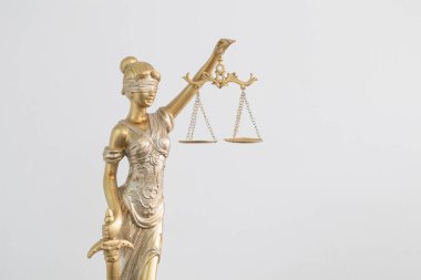 estatua de derecho diosa themis de la justicia mitologia griega