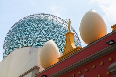 Rakamlar, İspanya. 06.06.2014. Büyük sürrealist sanatçı Salvador Dali 'nin evi.