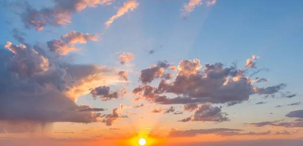 Hintergrundfotos Eines Ausdrucksstarken Himmels Mit Farbigen Wolken — Stockfoto