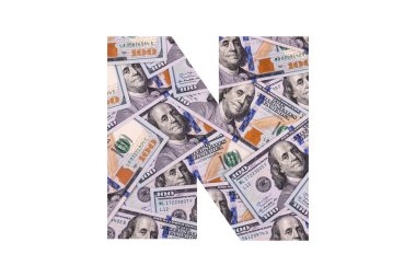 N. Latin alfabesinden bir harf, tüm alan kaotik bir şekilde beyaz arka planda 100 dolarlık banknotlarla dolu.