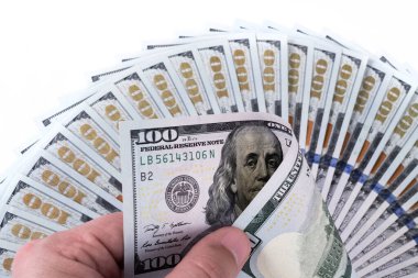 Yüz Amerikan doları.
