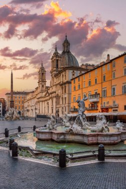 Piazza Navona ve Roma 'daki Neptün Çeşmesi