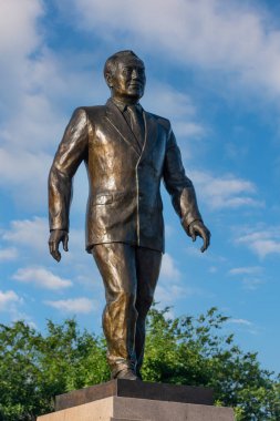 Taldykorgan, Kazakistan. 06.19.2019. Kazakistan 'ın ilk cumhurbaşkanı Nursultan Nazarbayev' in anıtı..