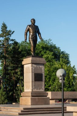 Taldykorgan, Kazakistan. 06.19.2019. Kazakistan 'ın ilk cumhurbaşkanı Nursultan Nazarbayev' in anıtı..