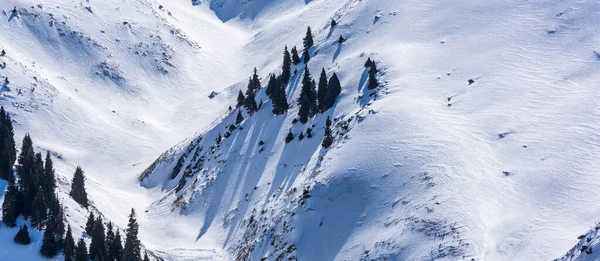 Berghang Unter Dem Schnee — Stockfoto