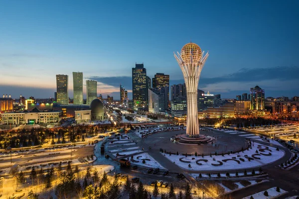 . Kazakistan 'ın başkenti Astana, bir kış akşamında