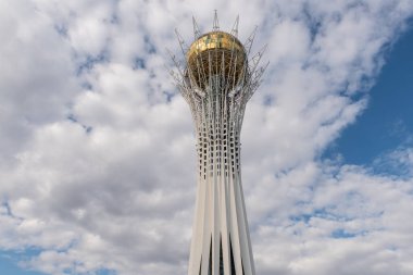  Astana 'nın başkenti Kazakistan' daki Baiterek anıtı