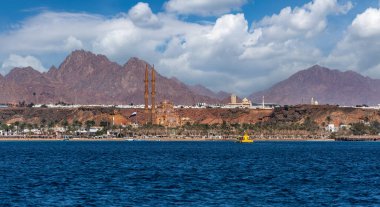 Sharm El Sheikh, Mısır, 01.29.2018. Mısır 'ın Sharm el-Sheikh kentinin kıyı kesiminin Kızıl Deniz' den görünüşü