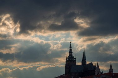 St. Vitus, Wenceslas ve Vojtech Katedrali Prag Kalesi 'ndeki Gotik Katolik katedrali, Prag Başpiskoposu' nun yeri. Katedral Avrupa Gotik incileri arasında yer alıyor.