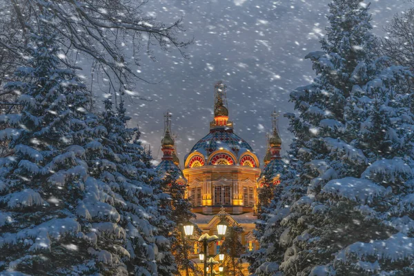 Великолепный Деревянный Собор Зимний Вечер — стоковое фото