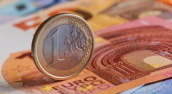 Pièce Euros Sur Fond Billet Euros — Photo