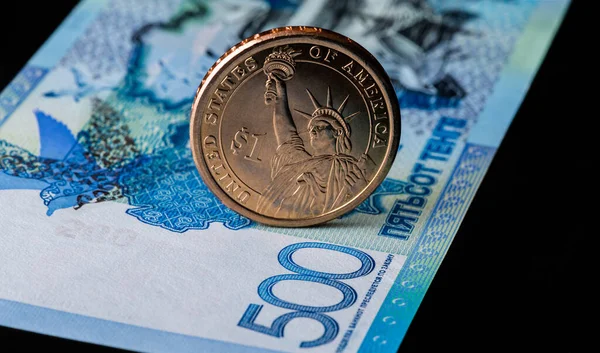Sedlar 500 Kazakstanska Spänn Och Dollar — Stockfoto