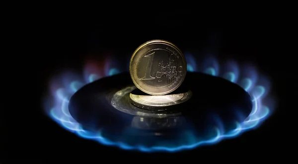 Євро Монета Стоїть Гарячому Газовому Пальнику — стокове фото