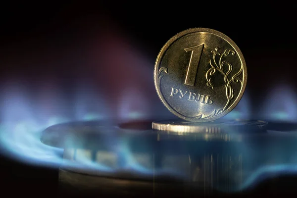 Монета Рубля Стоїть Гарячому Газовому Пальнику — стокове фото