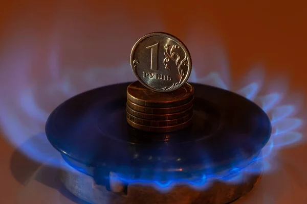 Монета Русский Рубль Стоит Горячей Газовой Горелке — стоковое фото