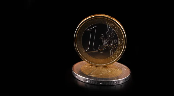 Mince Nominálních Hodnotách Euro Černém Pozadí — Stock fotografie