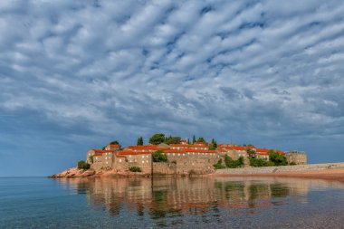 Karadağ 'ın Adriyatik Denizi' ndeki St. Stephen adası