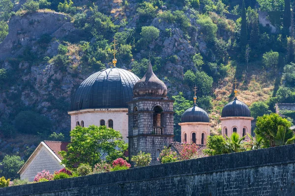 Eski Kotor kasabasındaki kilise.