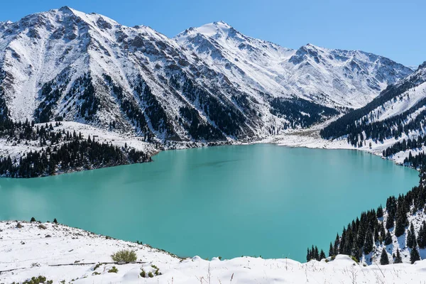 Grande Lago Almaty Giorno Autunno Dopo Prima Nevicata — Foto Stock