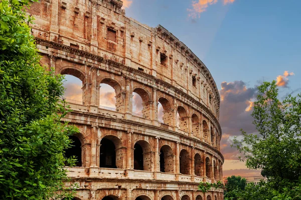 Coliseu Romano Fundo Céu Pitoresco — Fotografia de Stock